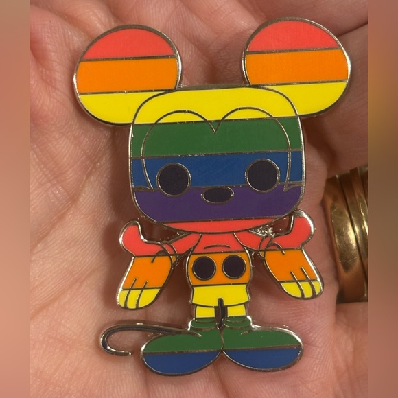 Disney Funko Pop! Mickey Year of the Mouse Rainbow LE Pin - Picture 3 of 3